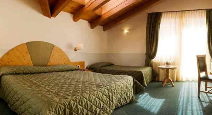 Hotel Cristallo (Canazei), Val di Fassa ski chalet, image 2